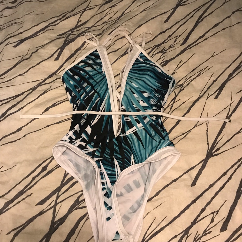 Bathing suit - Picture 3 of 5